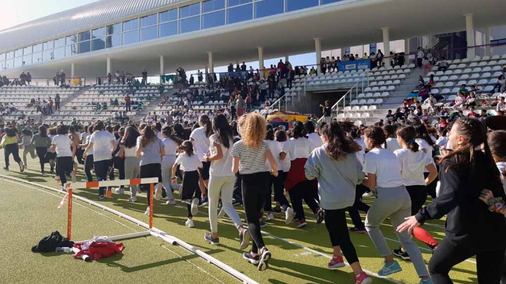 Jóvenes en el Estadio de Vallehermoso, en Chamberí.